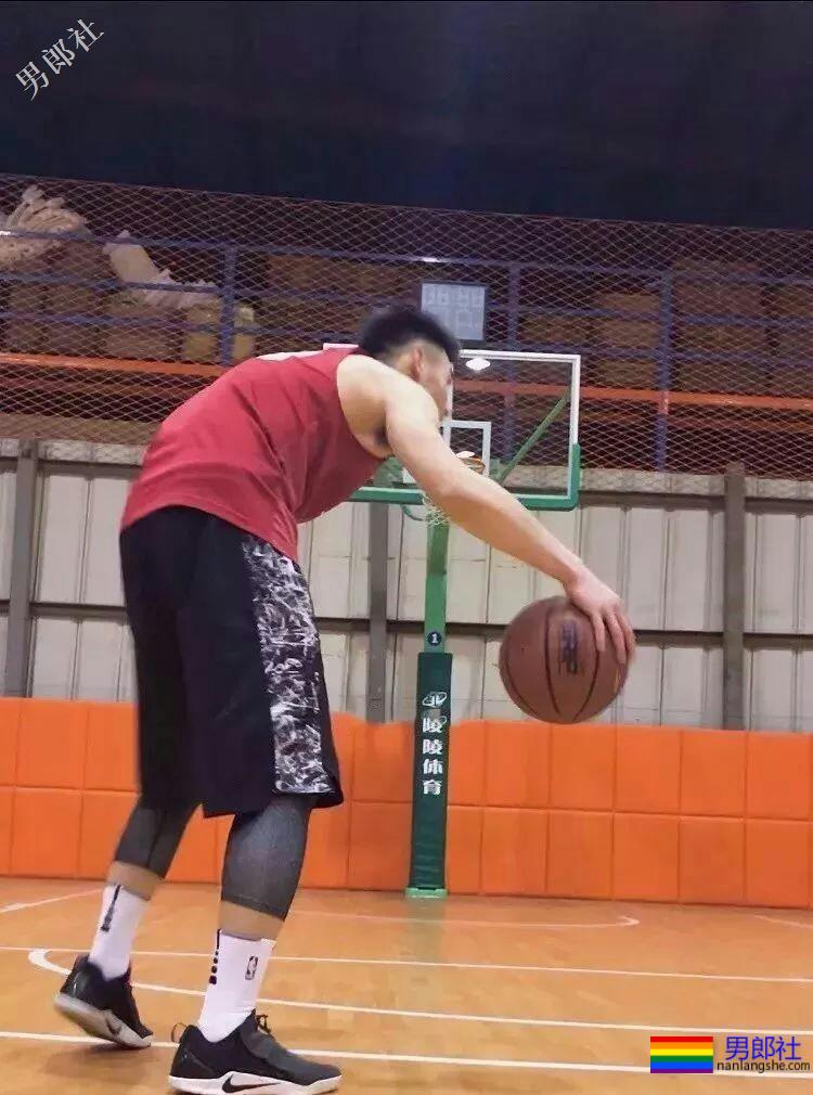 单眼皮高帅篮球运动员，好看到让人无法自拔 - 51虹马
