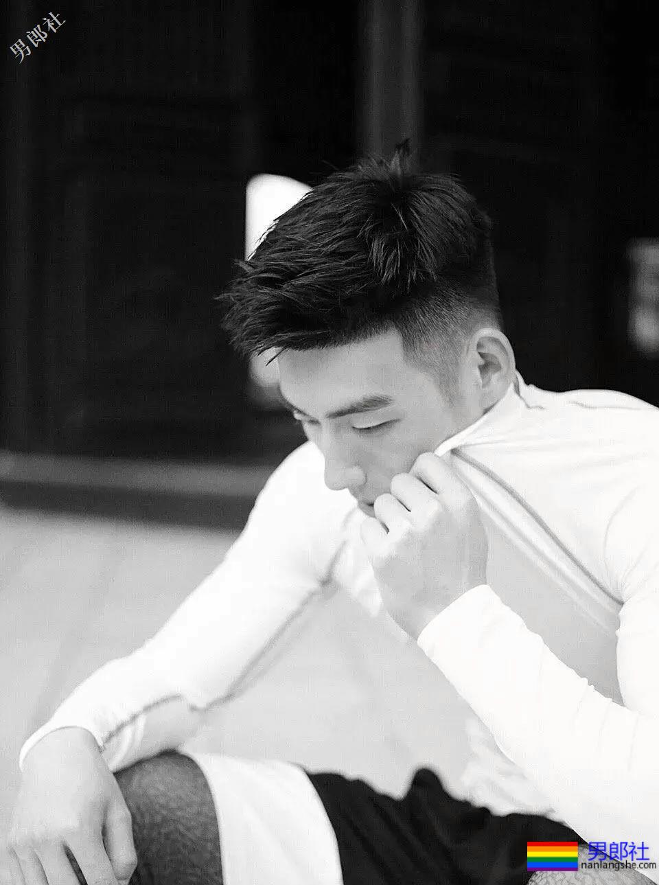 单眼皮高帅篮球运动员，好看到让人无法自拔 - 51虹马