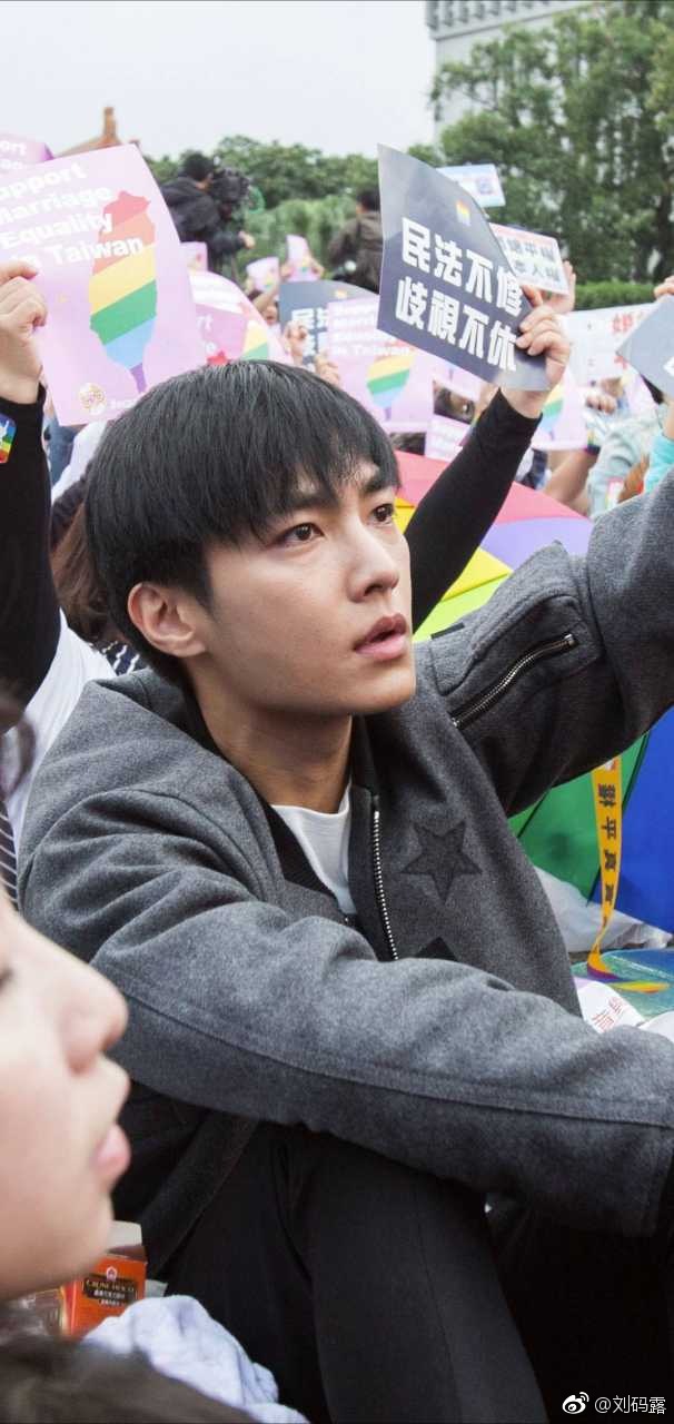 一张有故事感的照片--炎亚纶-51虹马