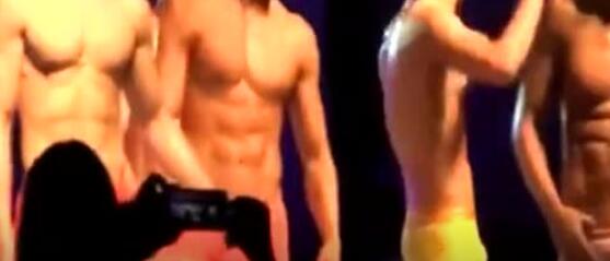 男模们泳裤出镜，秀出大长腿个个大！-51虹马