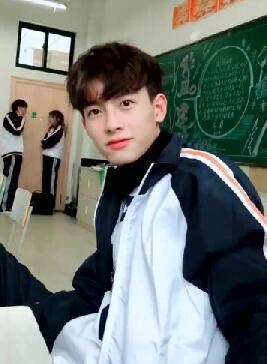 几十个撒娇卖萌帅哥你忍得住吗?--抖音阳光帅哥合集-51虹马