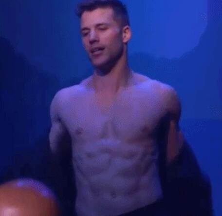 性感男孩在线抖空竹，真想在他腹肌上蹦迪 - 51虹马