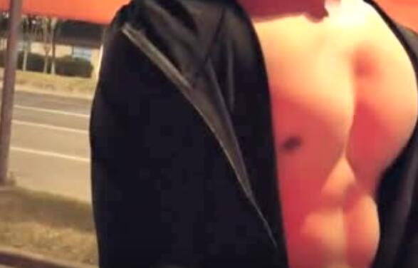 深夜路边与大胸肌男锻炼,怎么办?-51虹马