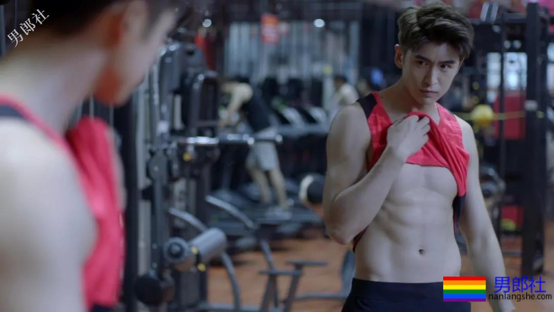 吻过男生演过基情，新剧秀腹肌被质疑，奶帅六块腹肌实力圈粉！ - 51虹马