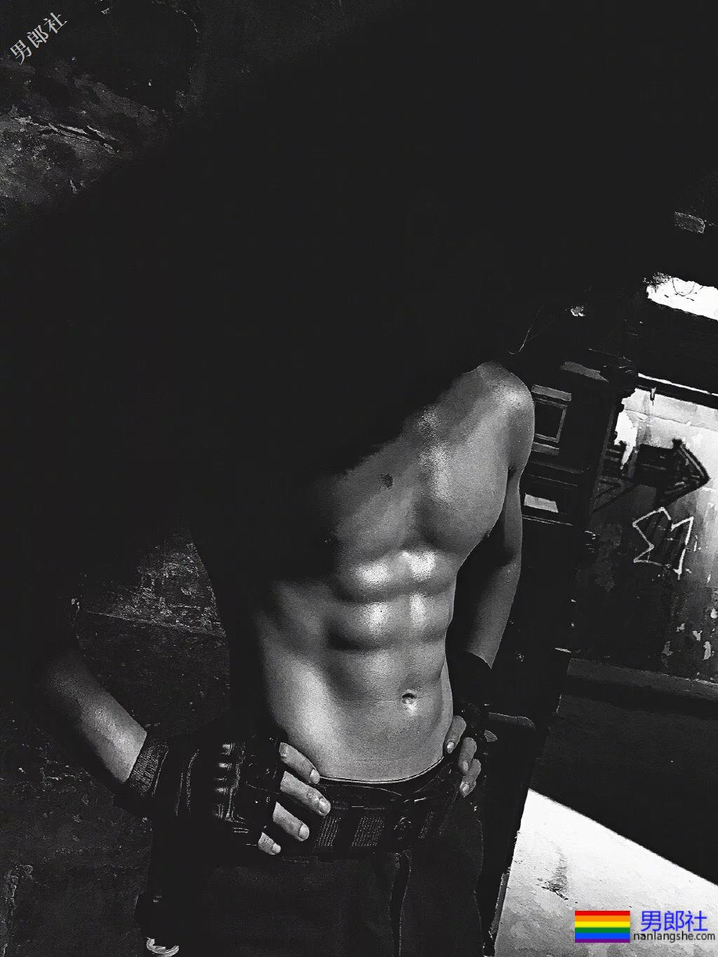 吻过男生演过基情,新剧秀腹肌被质疑,奶帅六块腹肌实力圈粉! - 51虹马 吻过男生演过基情,新剧秀腹肌被质疑,奶帅六块腹肌实力圈粉! - 51虹马