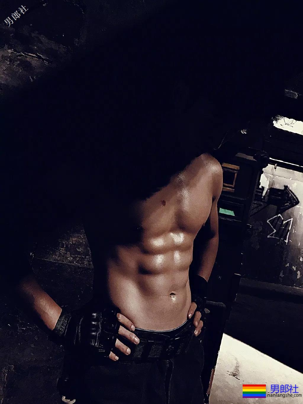 吻过男生演过基情,新剧秀腹肌被质疑,奶帅六块腹肌实力圈粉! - 51虹马 吻过男生演过基情,新剧秀腹肌被质疑,奶帅六块腹肌实力圈粉! - 51虹马