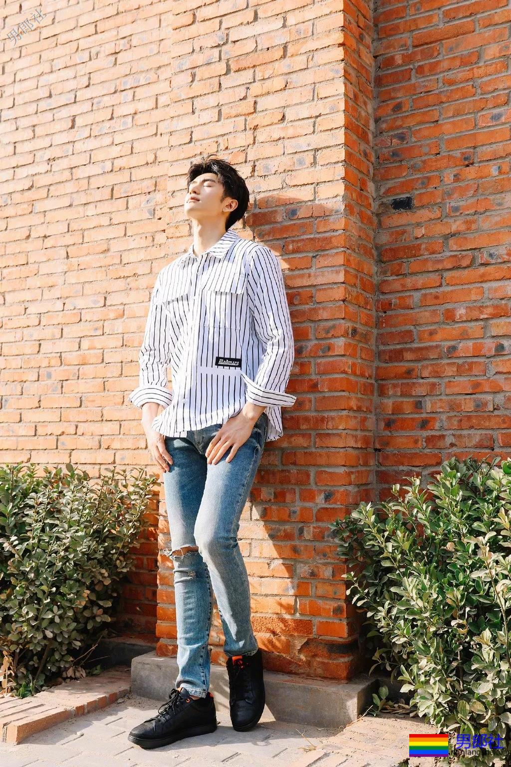 吻过男生演过基情,新剧秀腹肌被质疑,奶帅六块腹肌实力圈粉! - 51虹马 吻过男生演过基情,新剧秀腹肌被质疑,奶帅六块腹肌实力圈粉! - 51虹马