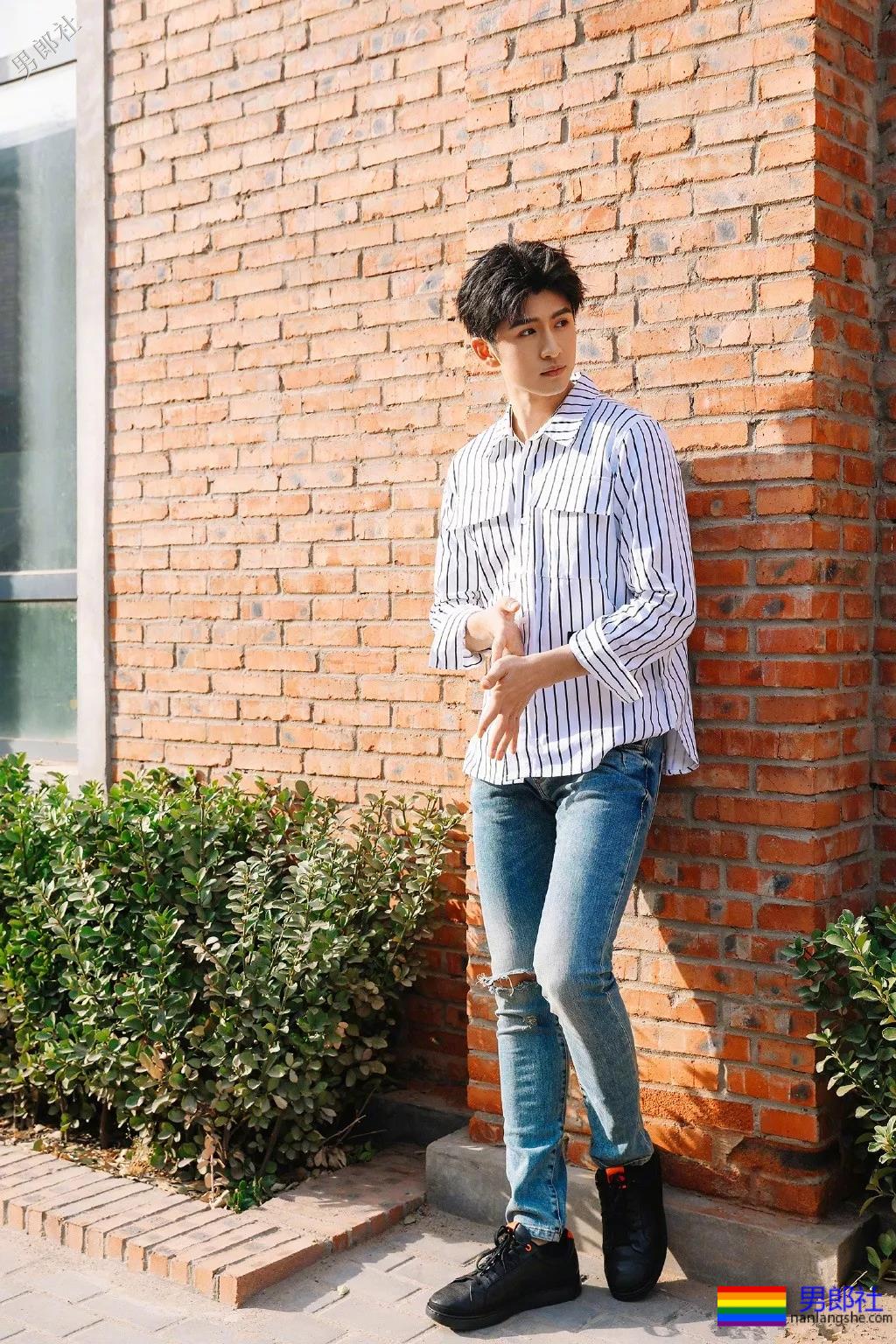 吻过男生演过基情，新剧秀腹肌被质疑，奶帅六块腹肌实力圈粉！ - 51虹马