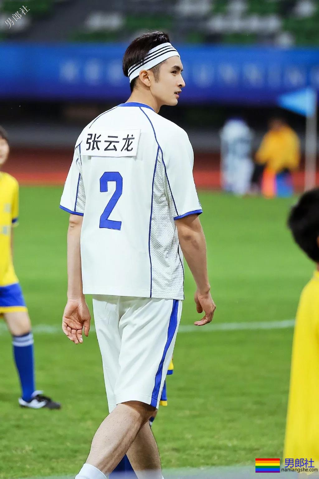 吻过男生演过基情,新剧秀腹肌被质疑,奶帅六块腹肌实力圈粉! - 51虹马 吻过男生演过基情,新剧秀腹肌被质疑,奶帅六块腹肌实力圈粉! - 51虹马