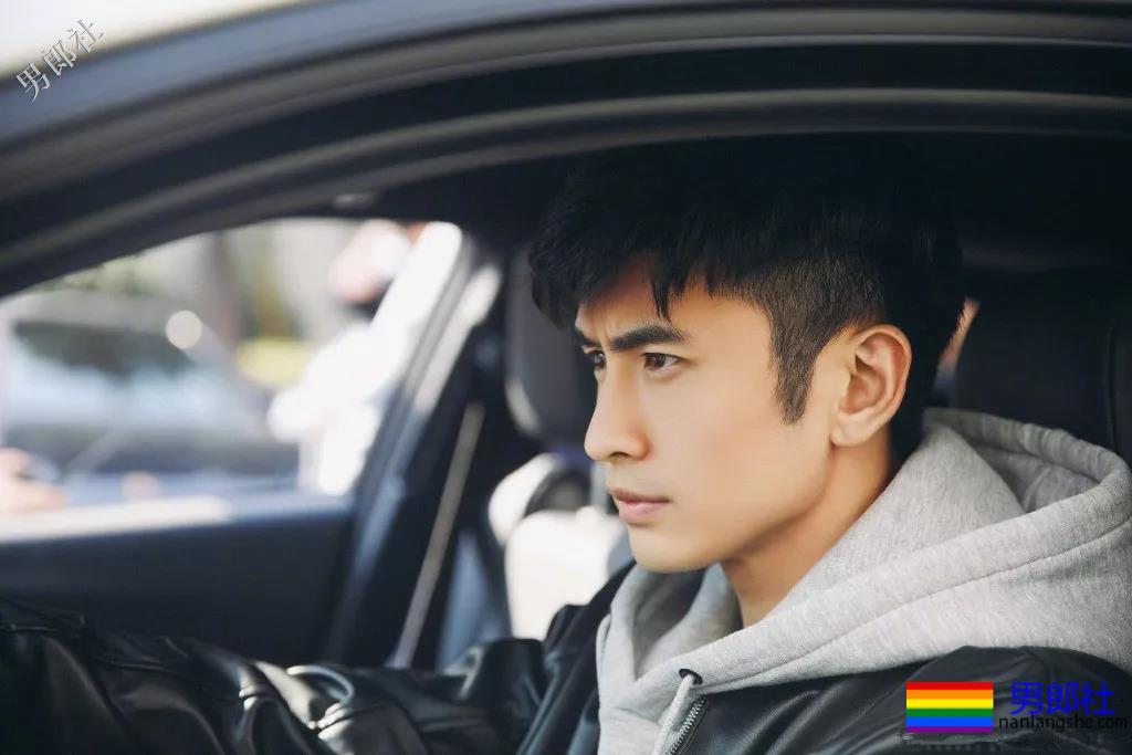 吻过男生演过基情,新剧秀腹肌被质疑,奶帅六块腹肌实力圈粉! - 51虹马 吻过男生演过基情,新剧秀腹肌被质疑,奶帅六块腹肌实力圈粉! - 51虹马