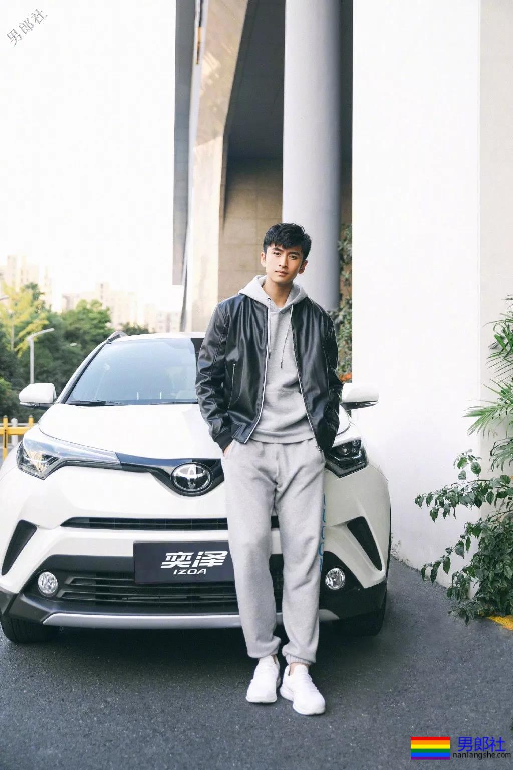 吻过男生演过基情，新剧秀腹肌被质疑，奶帅六块腹肌实力圈粉！ - 51虹马