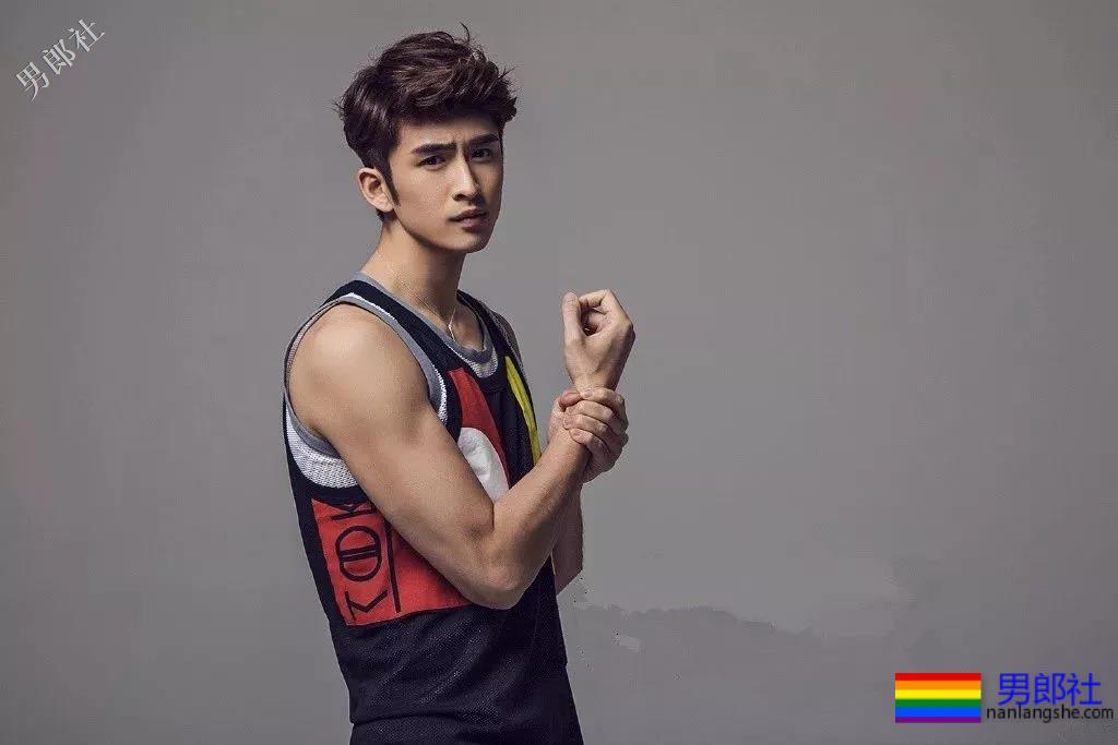 吻过男生演过基情,新剧秀腹肌被质疑,奶帅六块腹肌实力圈粉! - 51虹马 吻过男生演过基情,新剧秀腹肌被质疑,奶帅六块腹肌实力圈粉! - 51虹马