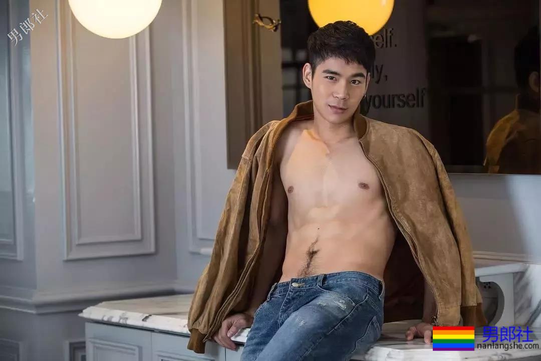 拥有最优秀六块腹肌的小狼狗，筋壮打夯基身材一秒掏空你！ - 51虹马