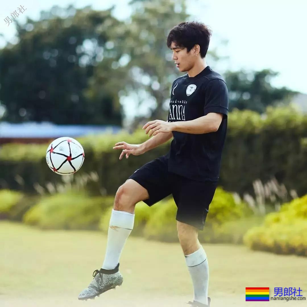 拥有最优秀六块腹肌的小狼狗，筋壮打夯基身材一秒掏空你！ - 51虹马