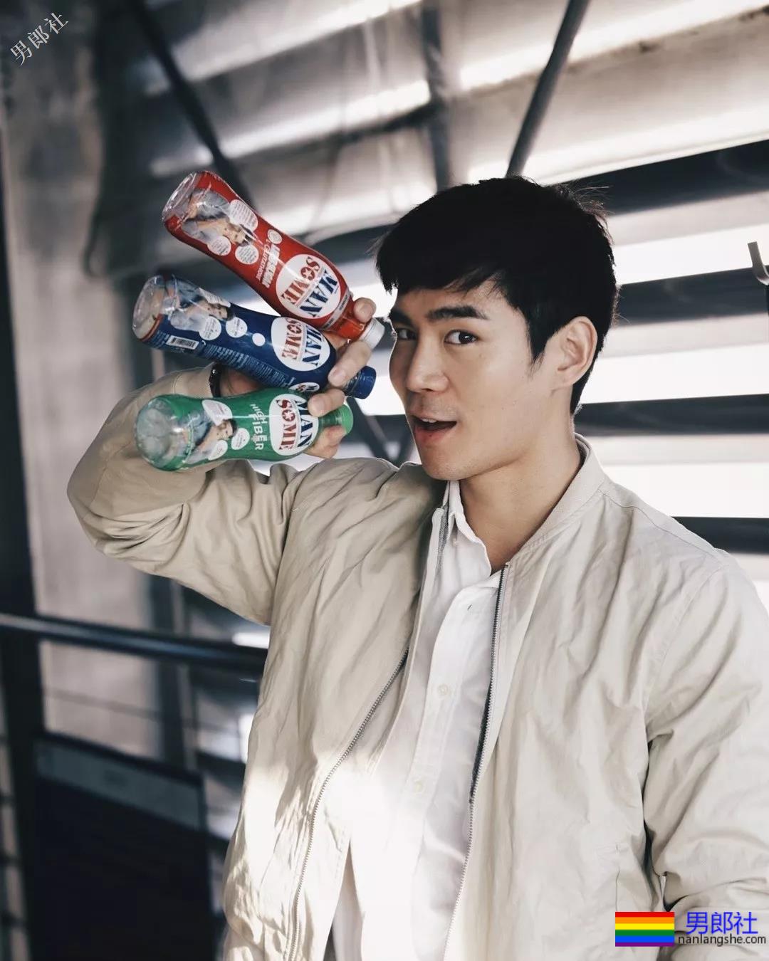 拥有最优秀六块腹肌的小狼狗，筋壮打夯基身材一秒掏空你！ - 51虹马