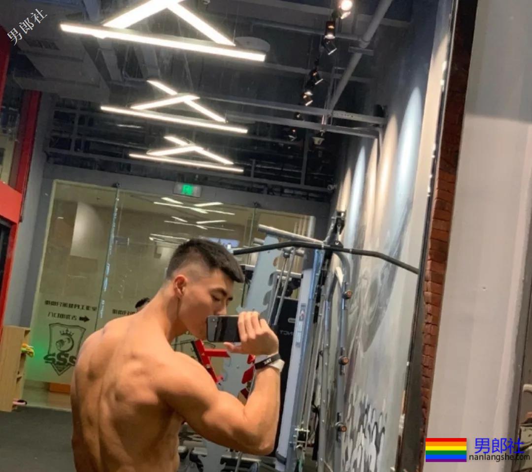 退伍兵当健身教练，拍小视频走红！ - 51虹马