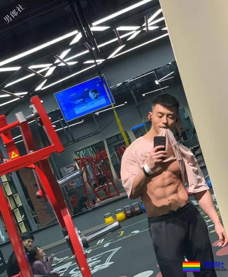 退伍兵当健身教练，拍小视频走红！ - 51虹马