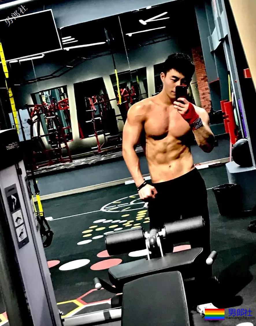 退伍兵当健身教练，拍小视频走红！ - 51虹马