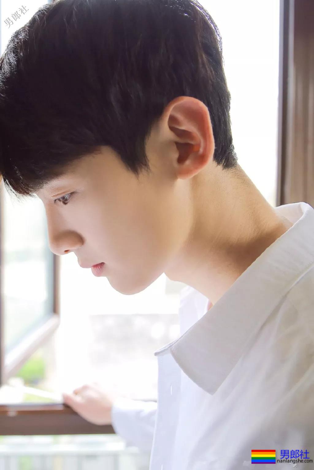 “童颜巨臂”小奶狗的胸肌上热搜!八块腹肌写真惹人尖叫! - 51虹马 “童颜巨臂”小奶狗的胸肌上热搜!八块腹肌写真惹人尖叫! - 51虹马