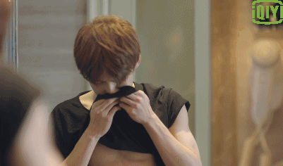 “童颜巨臂”小奶狗的胸肌上热搜！八块腹肌写真惹人尖叫！ - 51虹马