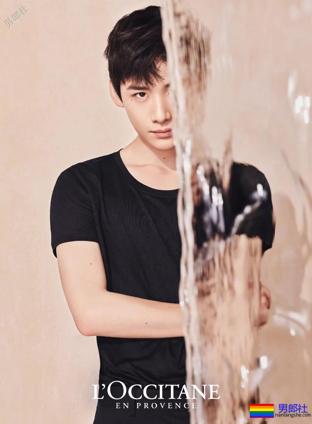 “童颜巨臂”小奶狗的胸肌上热搜!八块腹肌写真惹人尖叫! - 51虹马 “童颜巨臂”小奶狗的胸肌上热搜!八块腹肌写真惹人尖叫! - 51虹马