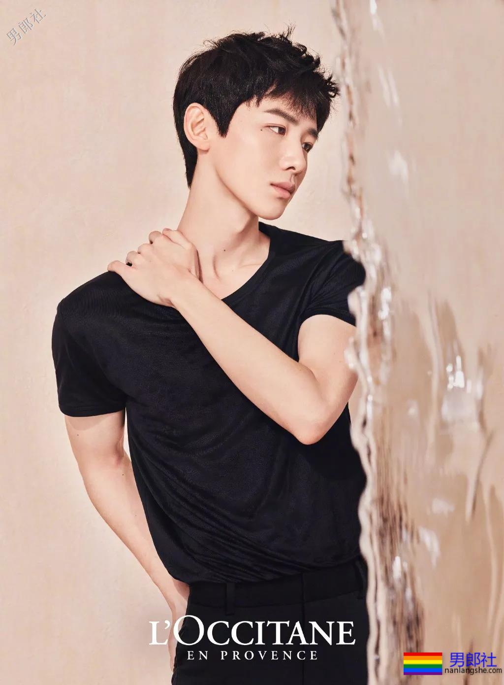 “童颜巨臂”小奶狗的胸肌上热搜！八块腹肌写真惹人尖叫！ - 51虹马