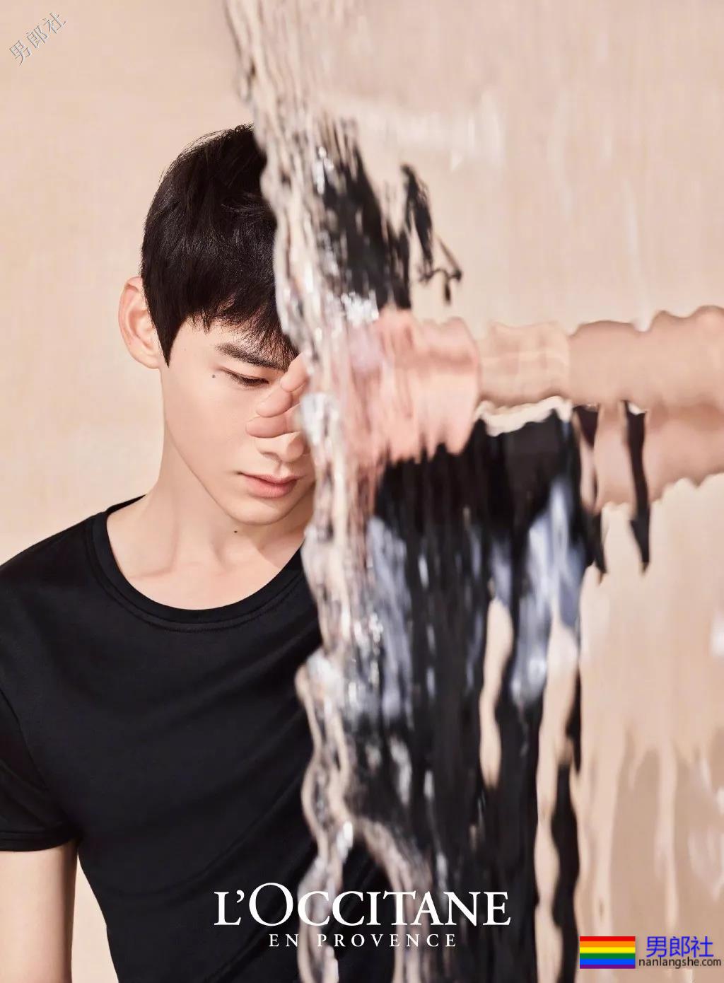 “童颜巨臂”小奶狗的胸肌上热搜！八块腹肌写真惹人尖叫！ - 51虹马