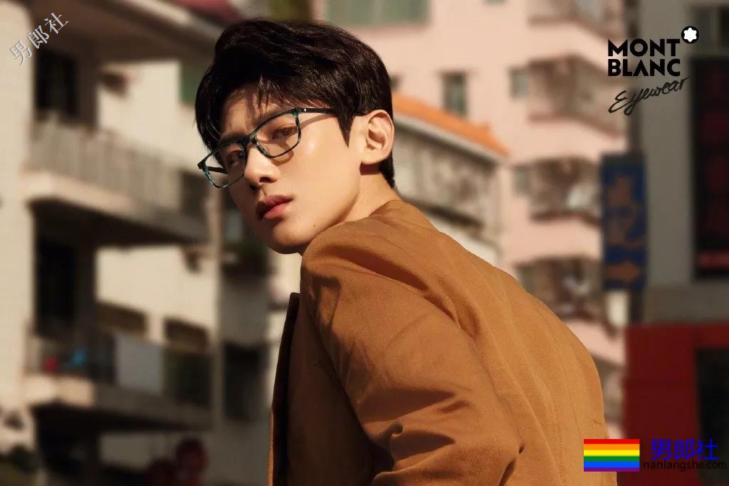 “童颜巨臂”小奶狗的胸肌上热搜！八块腹肌写真惹人尖叫！ - 51虹马