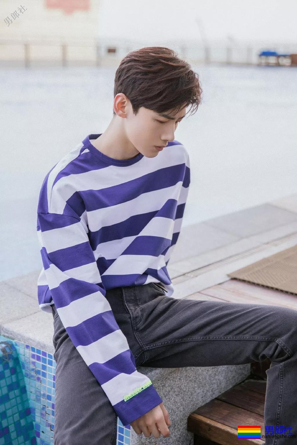 “童颜巨臂”小奶狗的胸肌上热搜！八块腹肌写真惹人尖叫！ - 51虹马