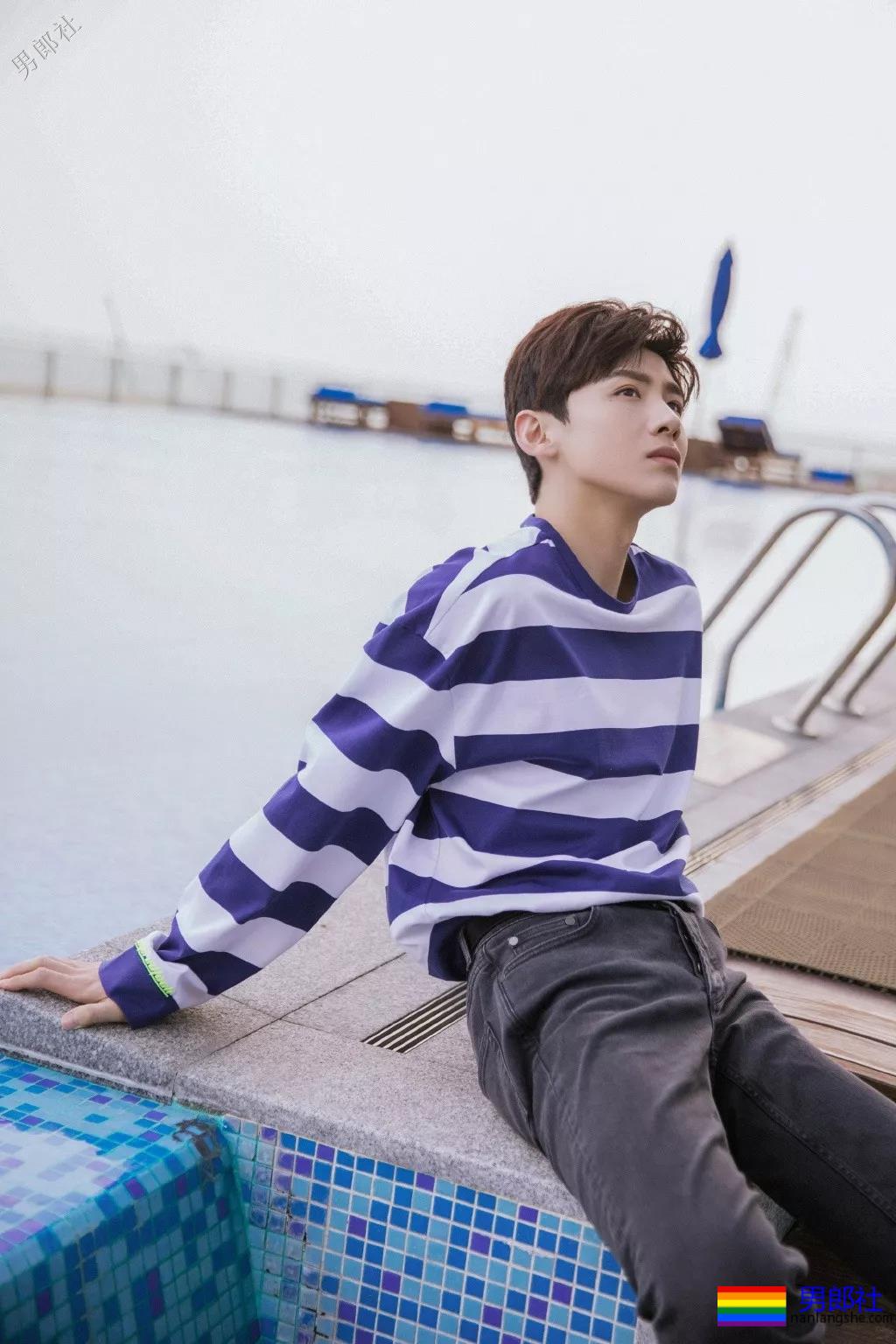 “童颜巨臂”小奶狗的胸肌上热搜!八块腹肌写真惹人尖叫! - 51虹马 “童颜巨臂”小奶狗的胸肌上热搜!八块腹肌写真惹人尖叫! - 51虹马