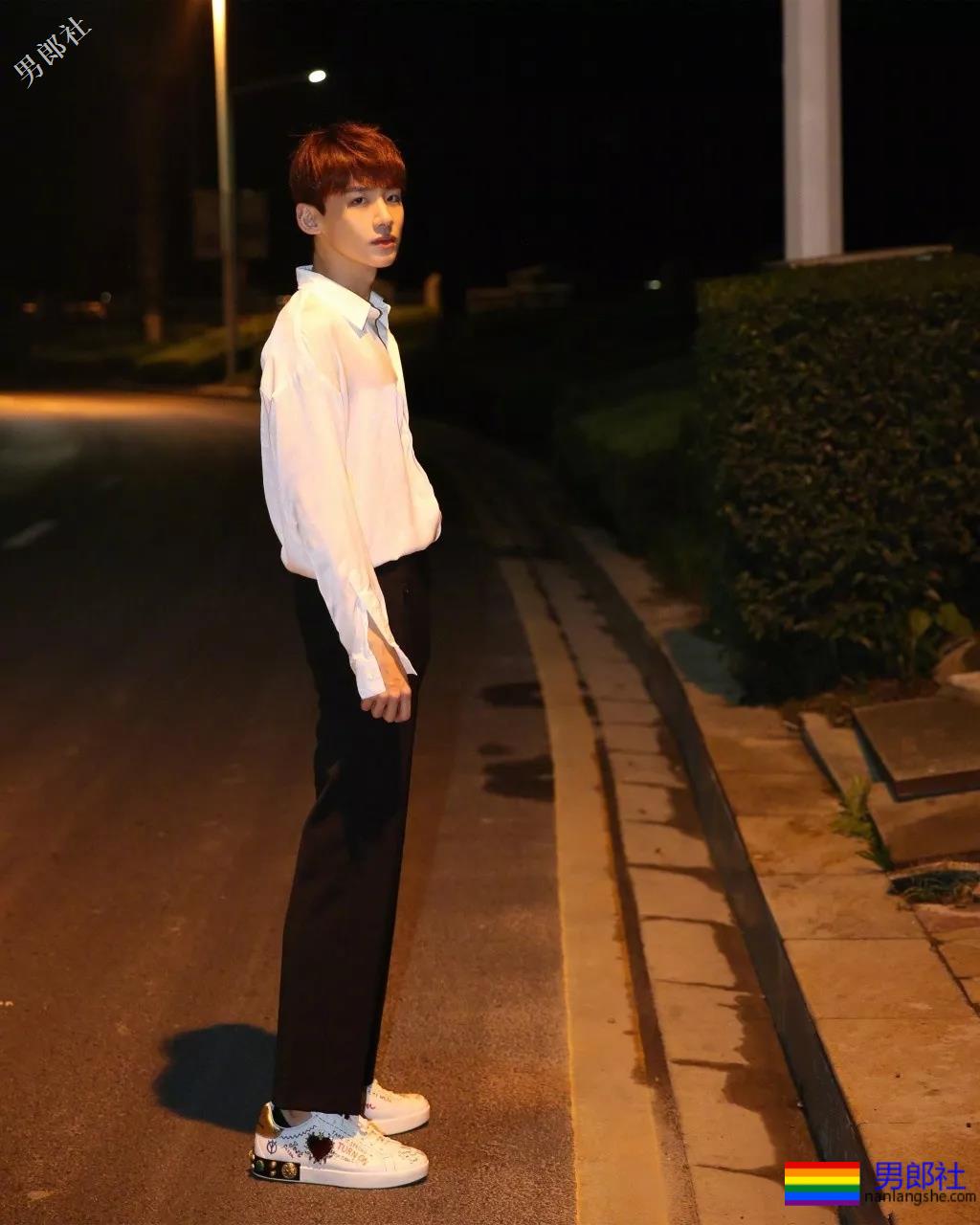 “童颜巨臂”小奶狗的胸肌上热搜!八块腹肌写真惹人尖叫! - 51虹马 “童颜巨臂”小奶狗的胸肌上热搜!八块腹肌写真惹人尖叫! - 51虹马