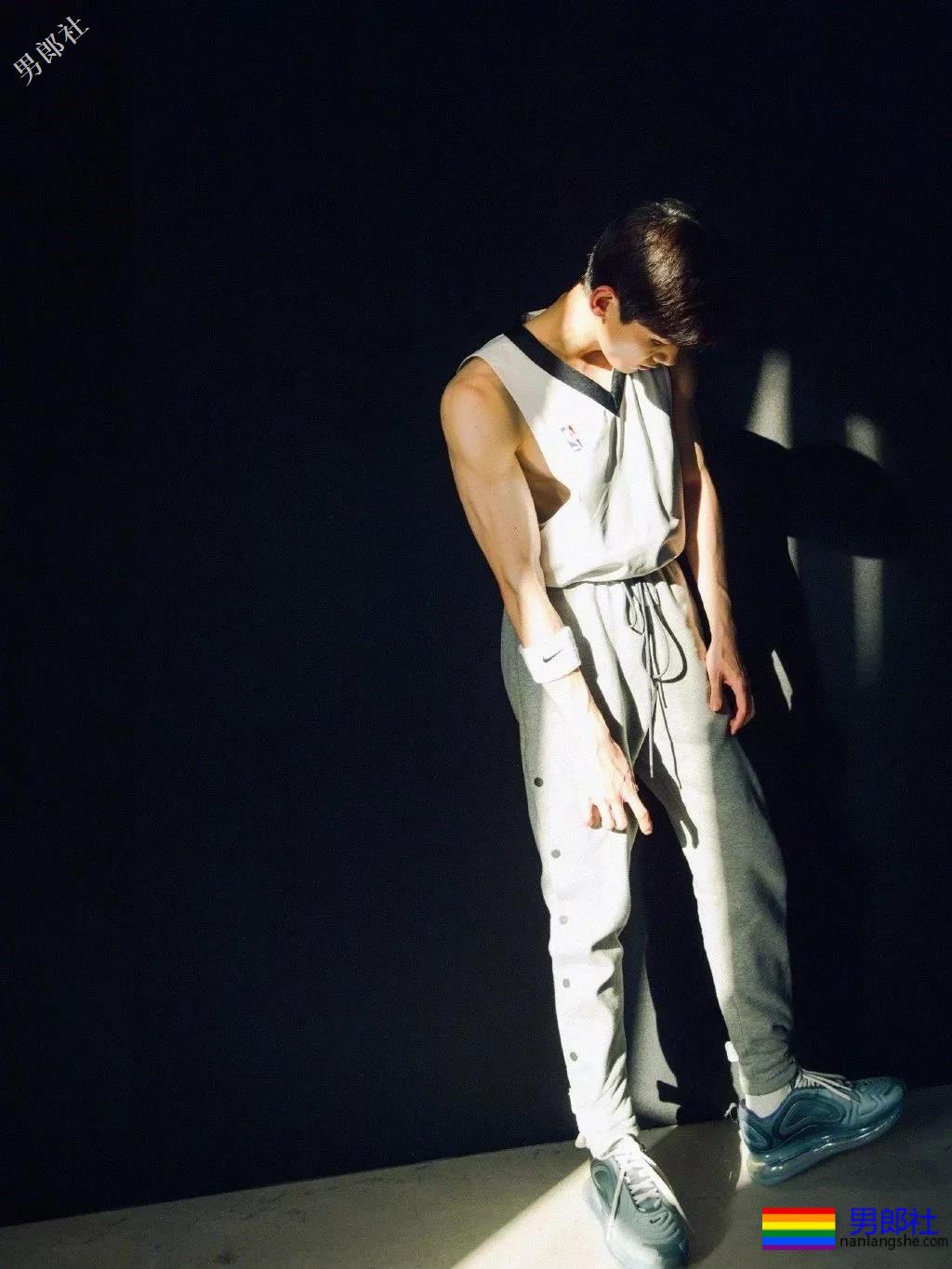 “童颜巨臂”小奶狗的胸肌上热搜!八块腹肌写真惹人尖叫! - 51虹马 “童颜巨臂”小奶狗的胸肌上热搜!八块腹肌写真惹人尖叫! - 51虹马