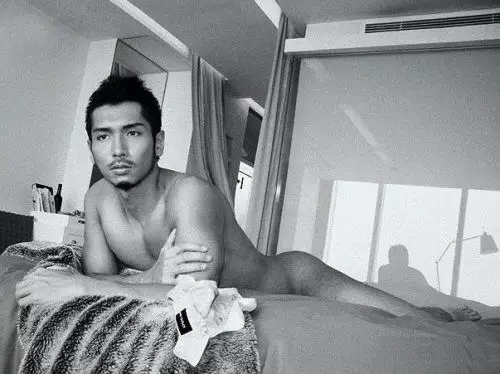 分手后,他看到他在酒吧厕所吃别人鸡巴-51虹马