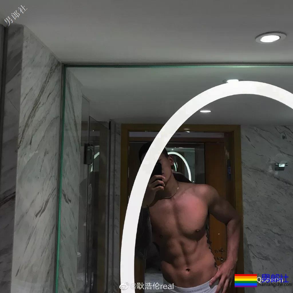 195小哥哥硬照真不亏，A爆的肌肉男真是万能良药！ - 51虹马