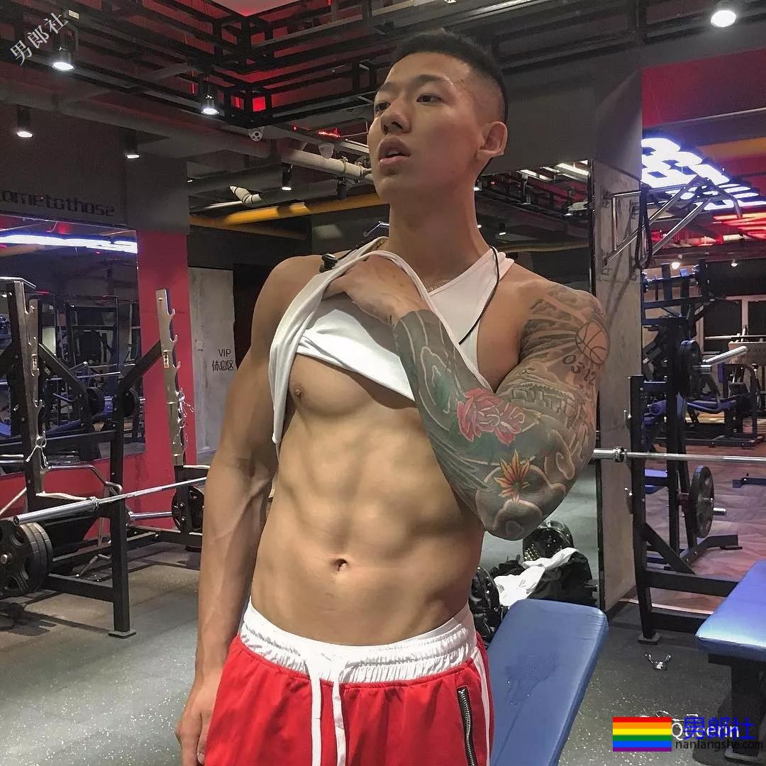 195小哥哥硬照真不亏，A爆的肌肉男真是万能良药！ - 51虹马