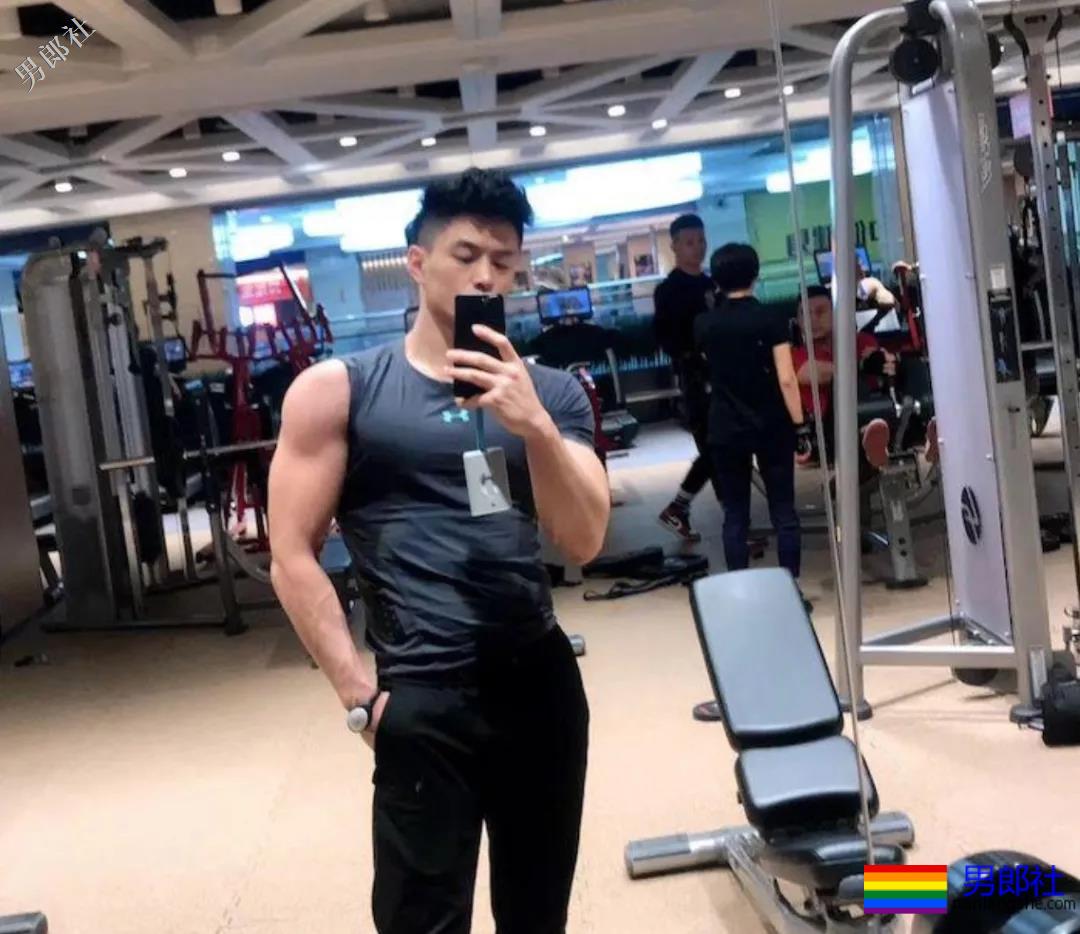 盐系小奶狗的炫腹日常，可以？ - 51虹马