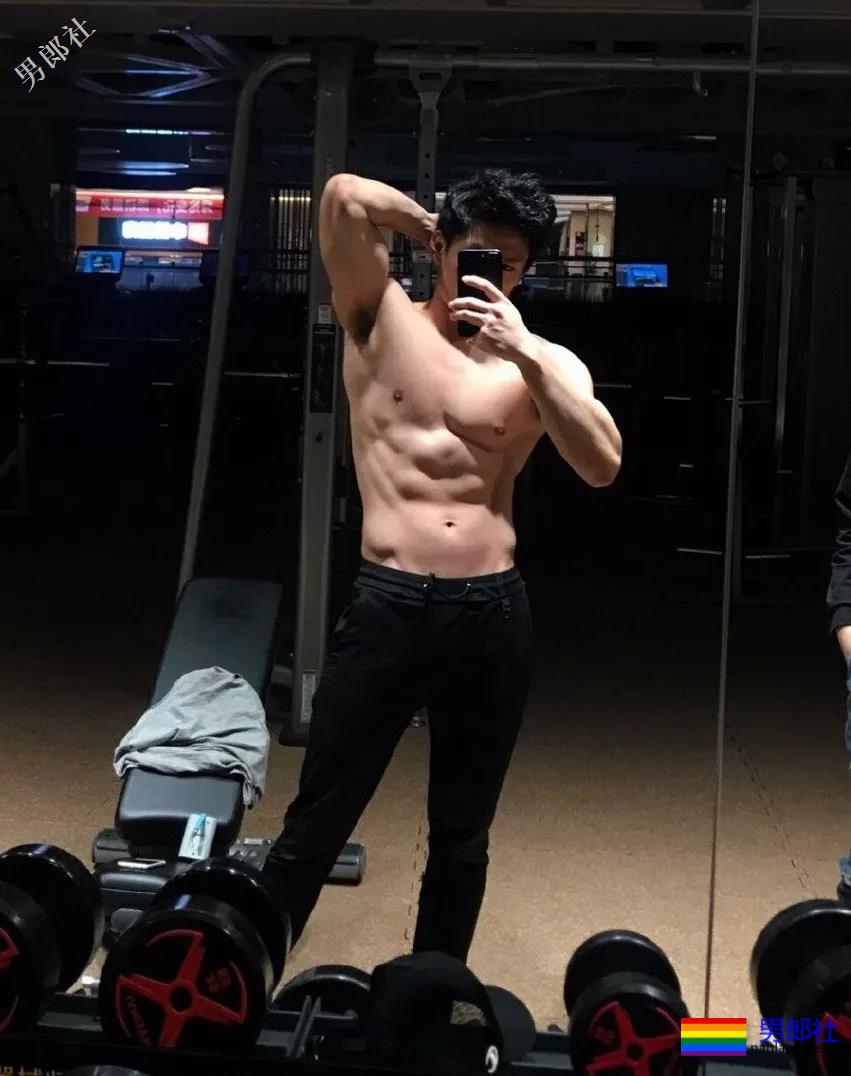 盐系小奶狗的炫腹日常，可以？ - 51虹马