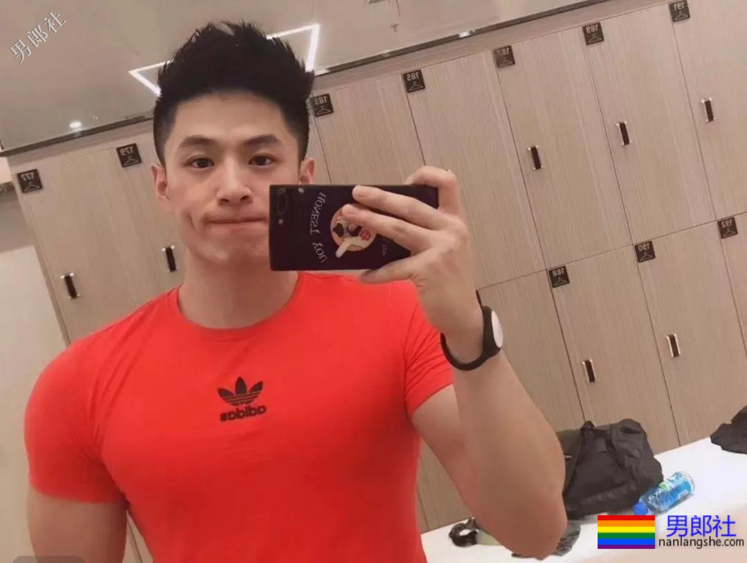 盐系小奶狗的炫腹日常，可以？ - 51虹马