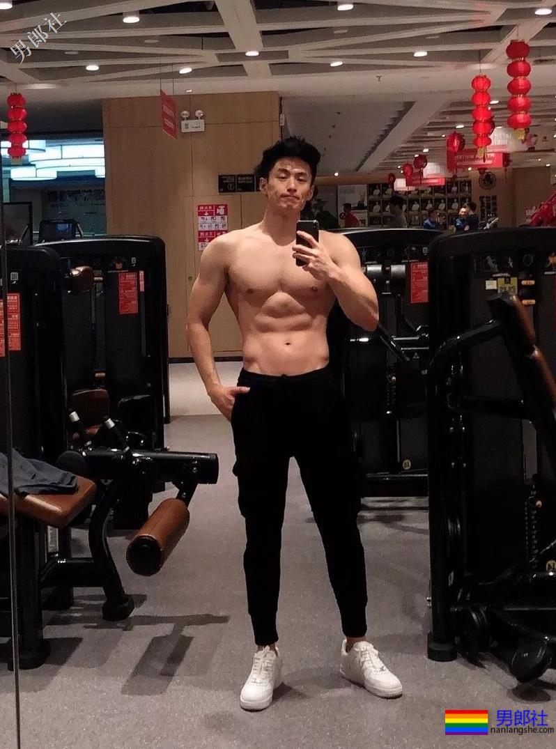 盐系小奶狗的炫腹日常，可以？ - 51虹马