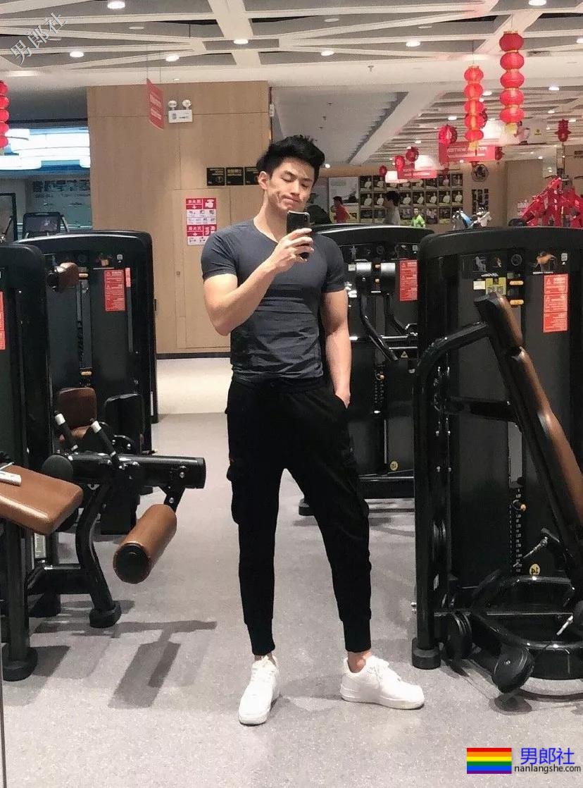 盐系小奶狗的炫腹日常，可以？ - 51虹马