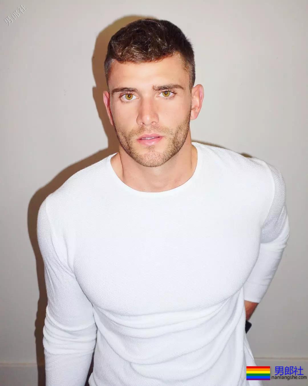 盐系小奶狗的炫腹日常，可以？ - 51虹马