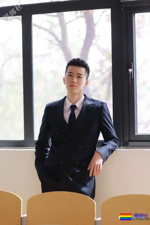 飞行学院正装空少，鼻子挺拔穿上浴袍也没能遮住他的奶胸！ - 51虹马