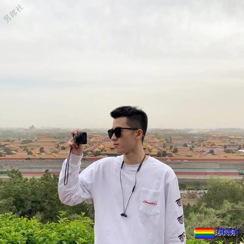 飞行学院正装空少，鼻子挺拔穿上浴袍也没能遮住他的奶胸！ - 51虹马