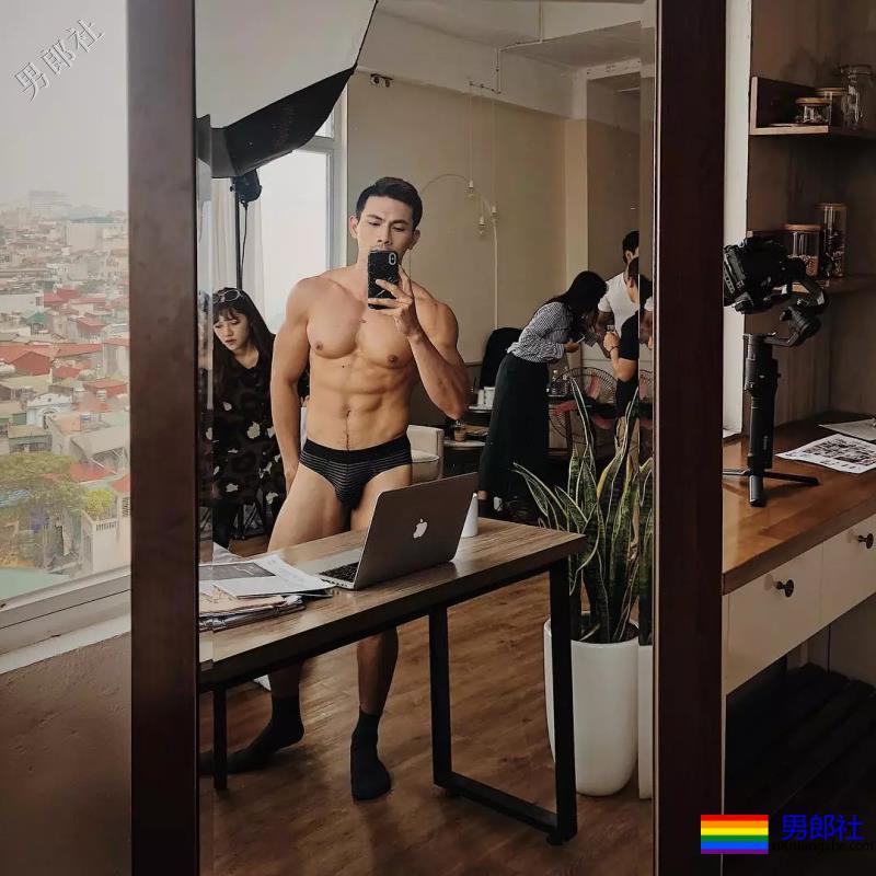 糖 | 壮男薄肌上阵！真的很大！ - 51虹马