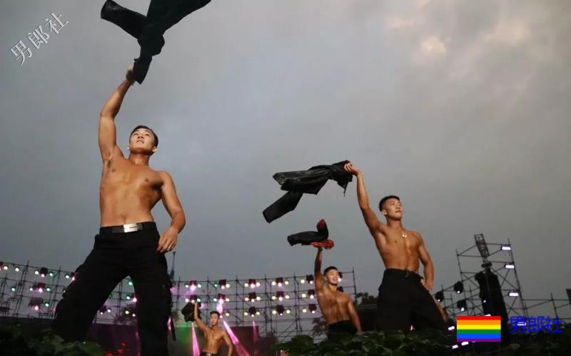 西南航空学院男生集体脱衣表演视频，传疯了-51虹马