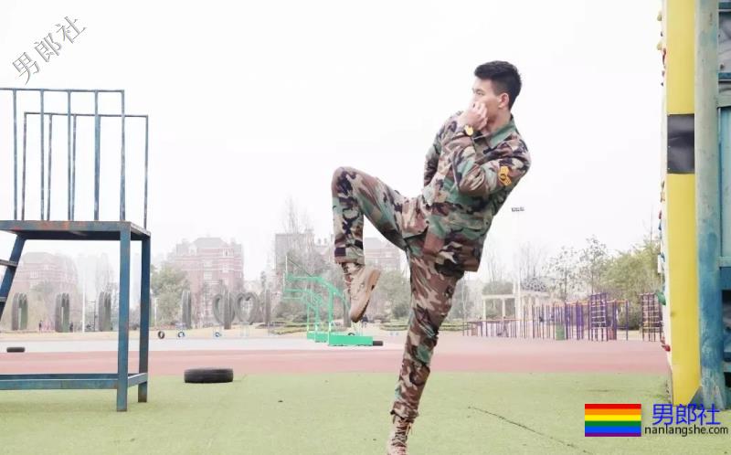 西南航空学院男生集体脱衣表演视频，传疯了 - 51虹马