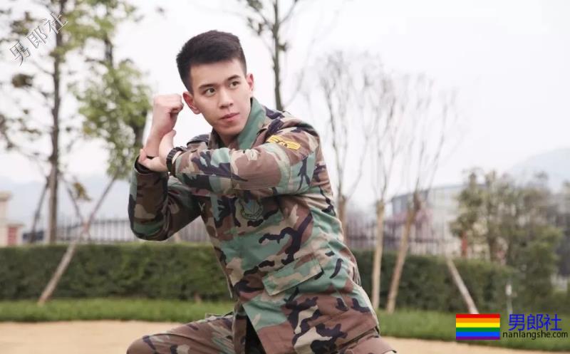 西南航空学院男生集体脱衣表演视频，传疯了 - 51虹马