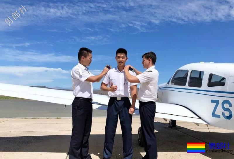 西南航空学院男生集体脱衣表演视频，传疯了 - 51虹马