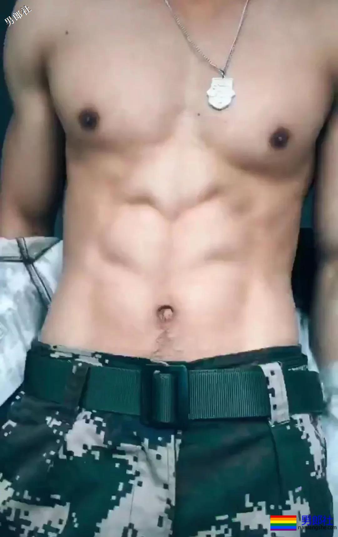 肌肉消防兵！张张图片都让你血脉喷张！ - 51虹马