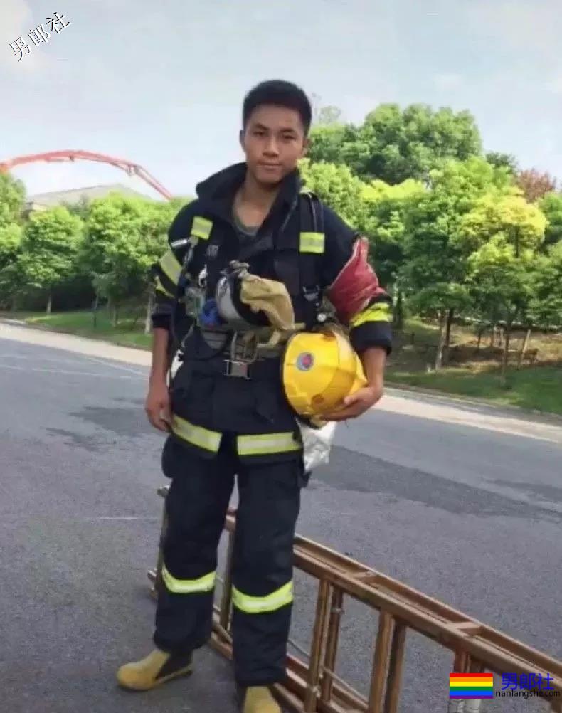 肌肉消防兵！张张图片都让你血脉喷张！ - 51虹马